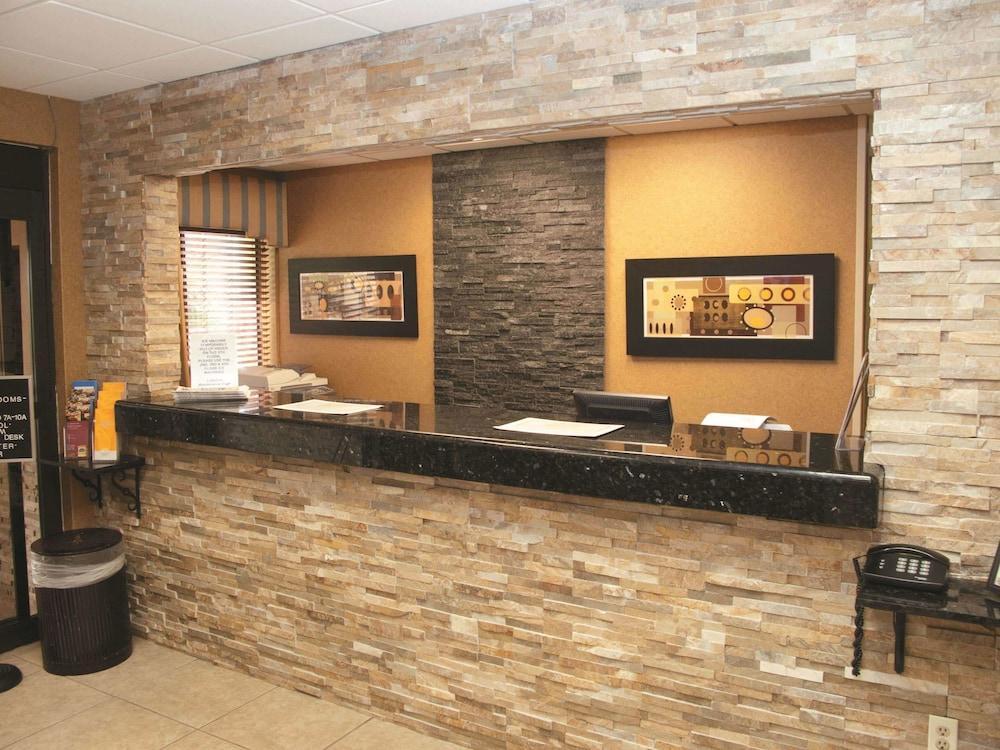 La Quinta Inn By Wyndham Columbia Se Fort Jackson Exteriör bild