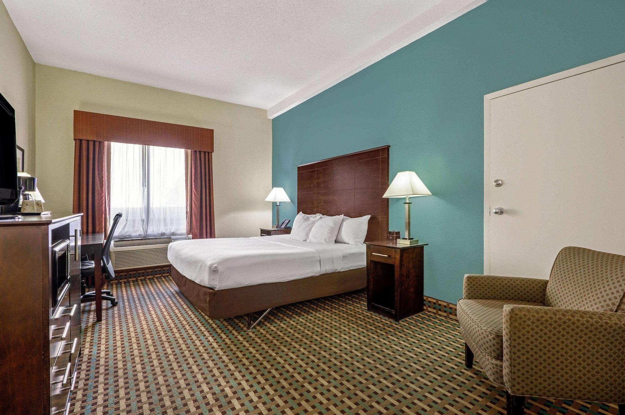 La Quinta Inn By Wyndham Columbia Se Fort Jackson Exteriör bild