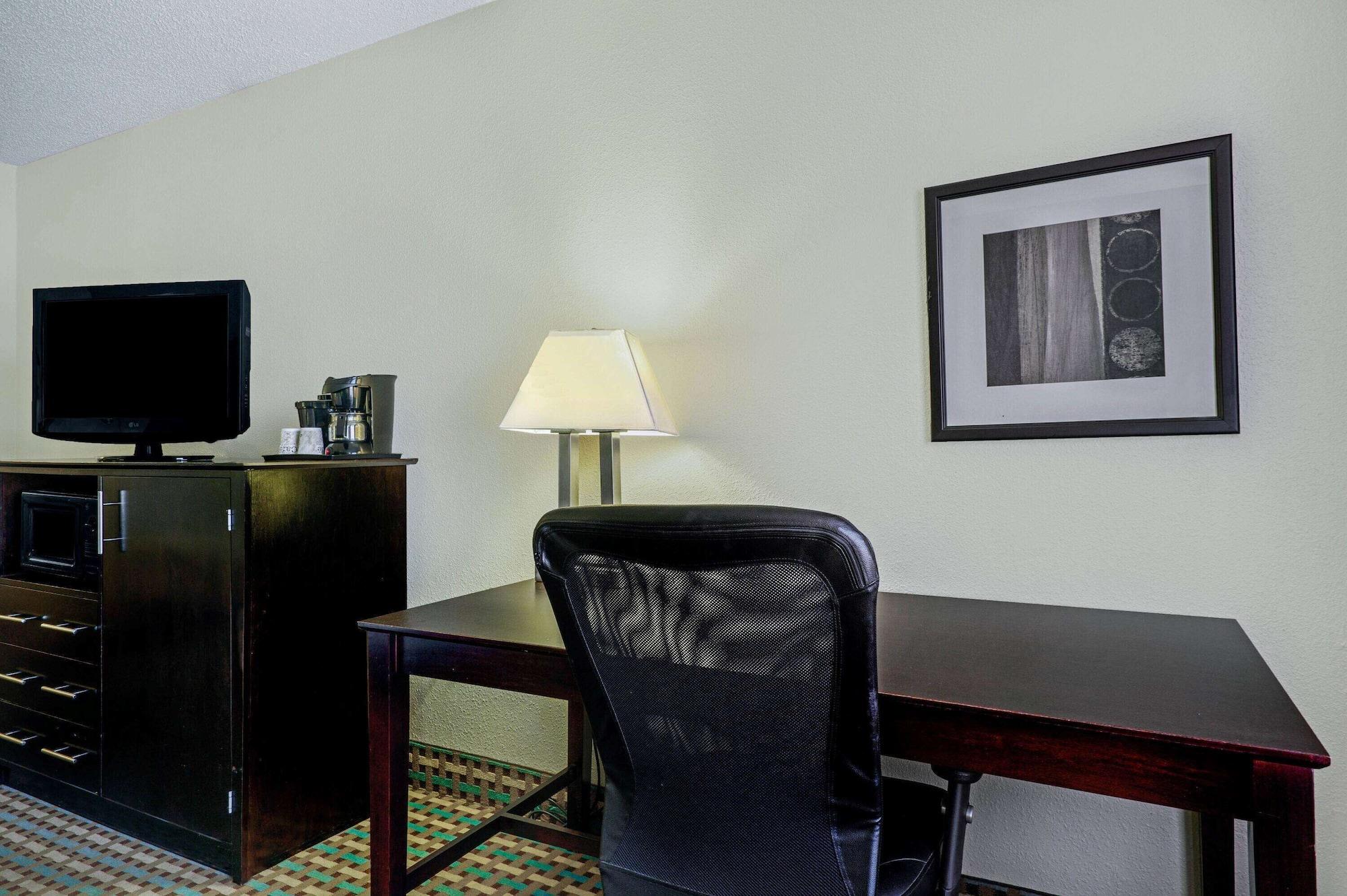 La Quinta Inn By Wyndham Columbia Se Fort Jackson Exteriör bild
