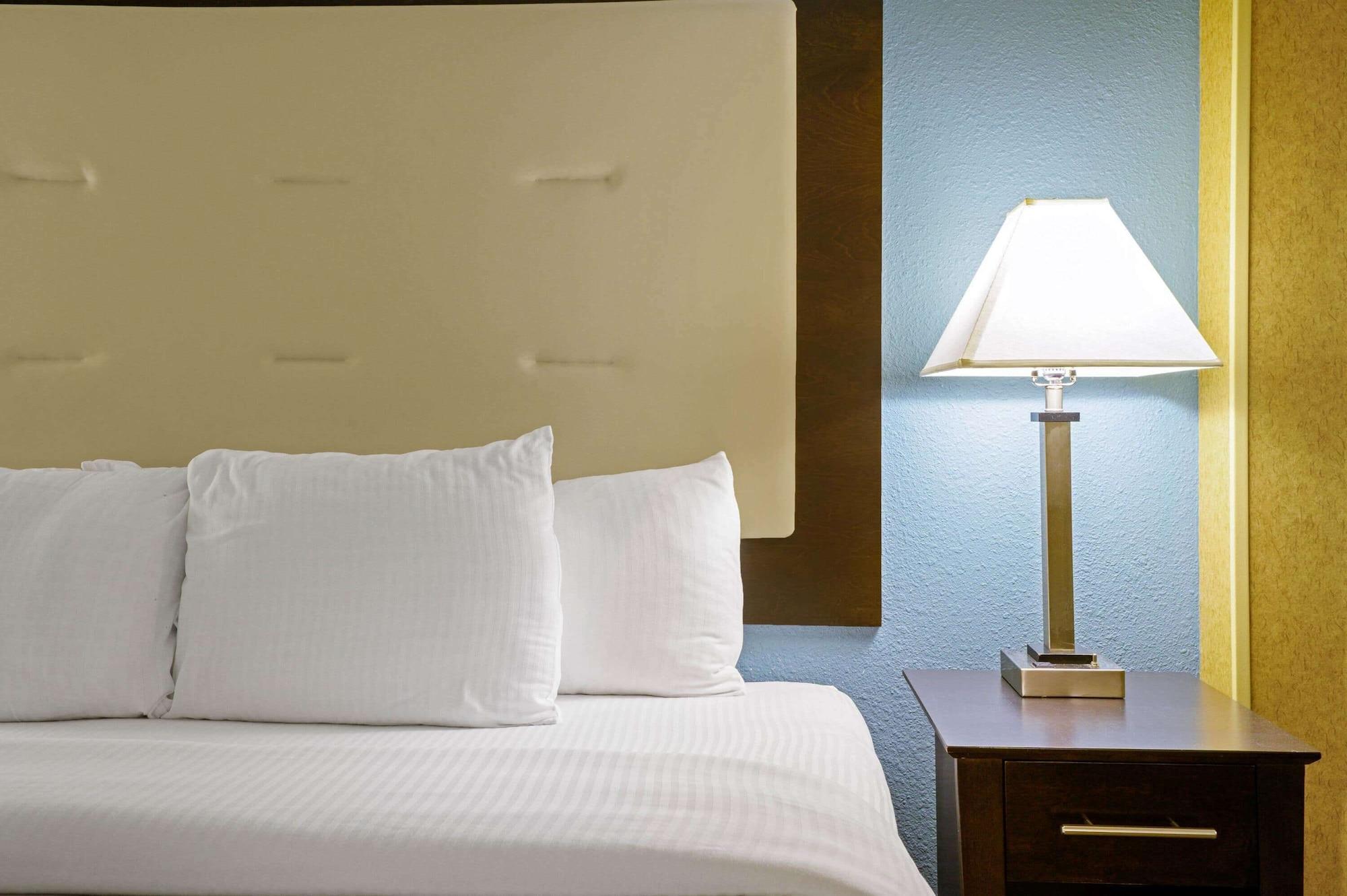 La Quinta Inn By Wyndham Columbia Se Fort Jackson Exteriör bild