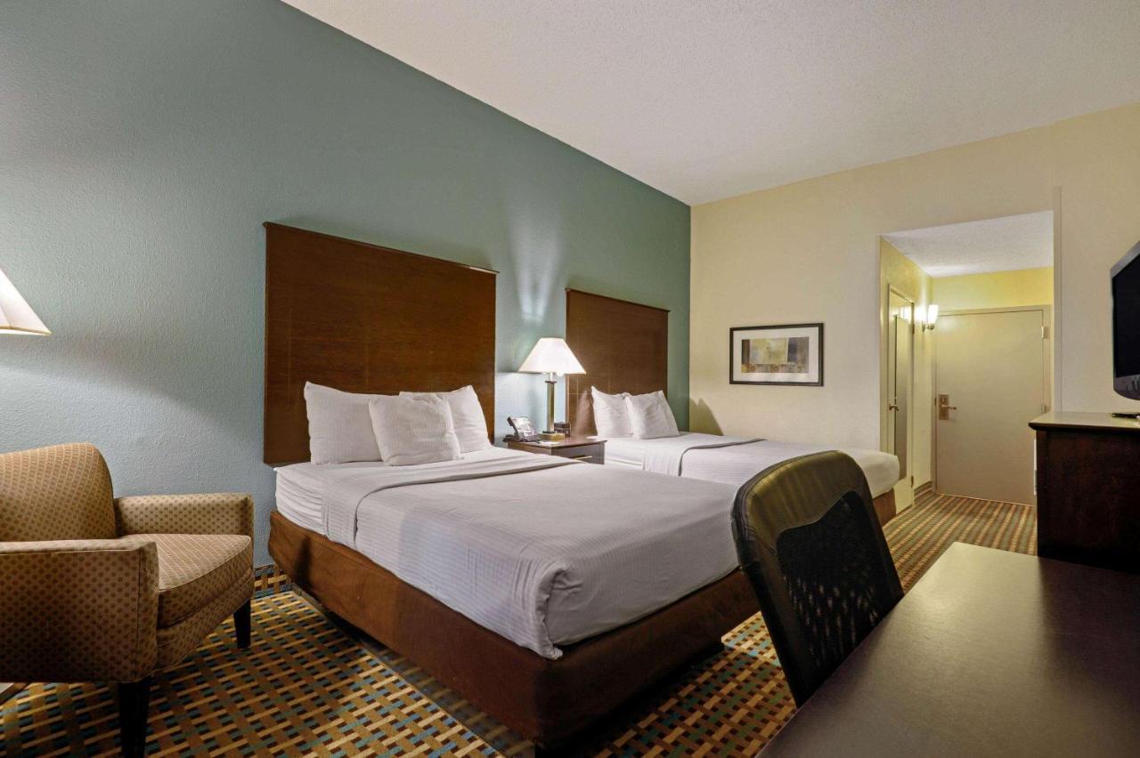 La Quinta Inn By Wyndham Columbia Se Fort Jackson Exteriör bild